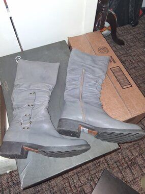 Staccato Grey Leather Inside Zip Low Heel Boots Sz 38 US8